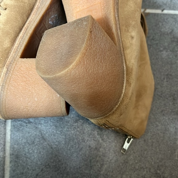 UGG women’s Sz 12 Corin Suede Ankle Boots block heel tassel bow zip back winter - Picture 8 of 9